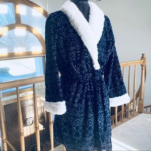NWT Plush Navy & White Print Wrap Robe Sz S/M